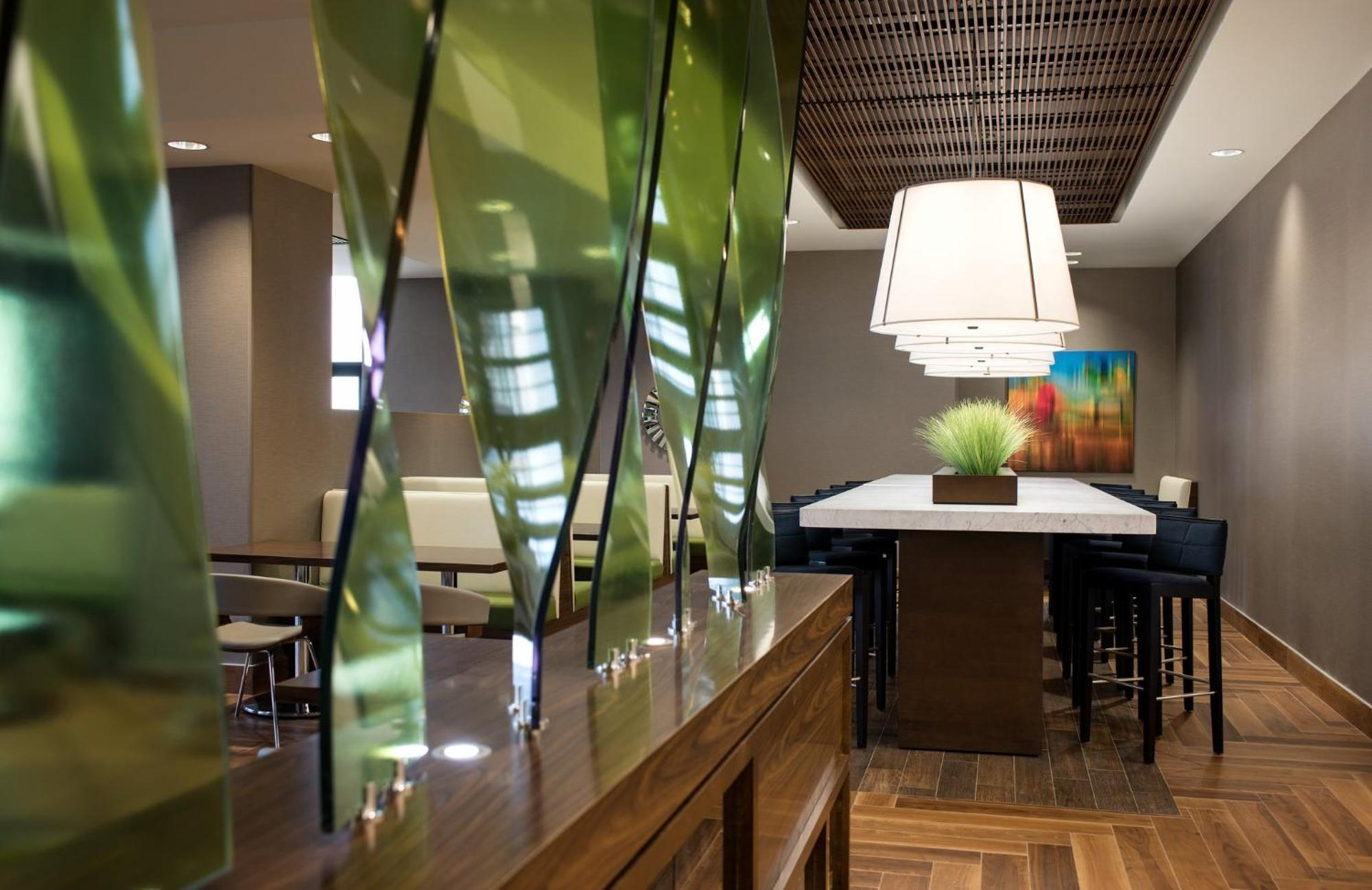 Hotel Courtyard By Marriott South Calgary